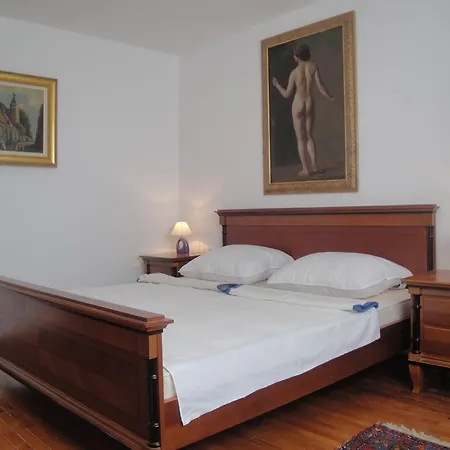 Penthouse Hitri Apartment